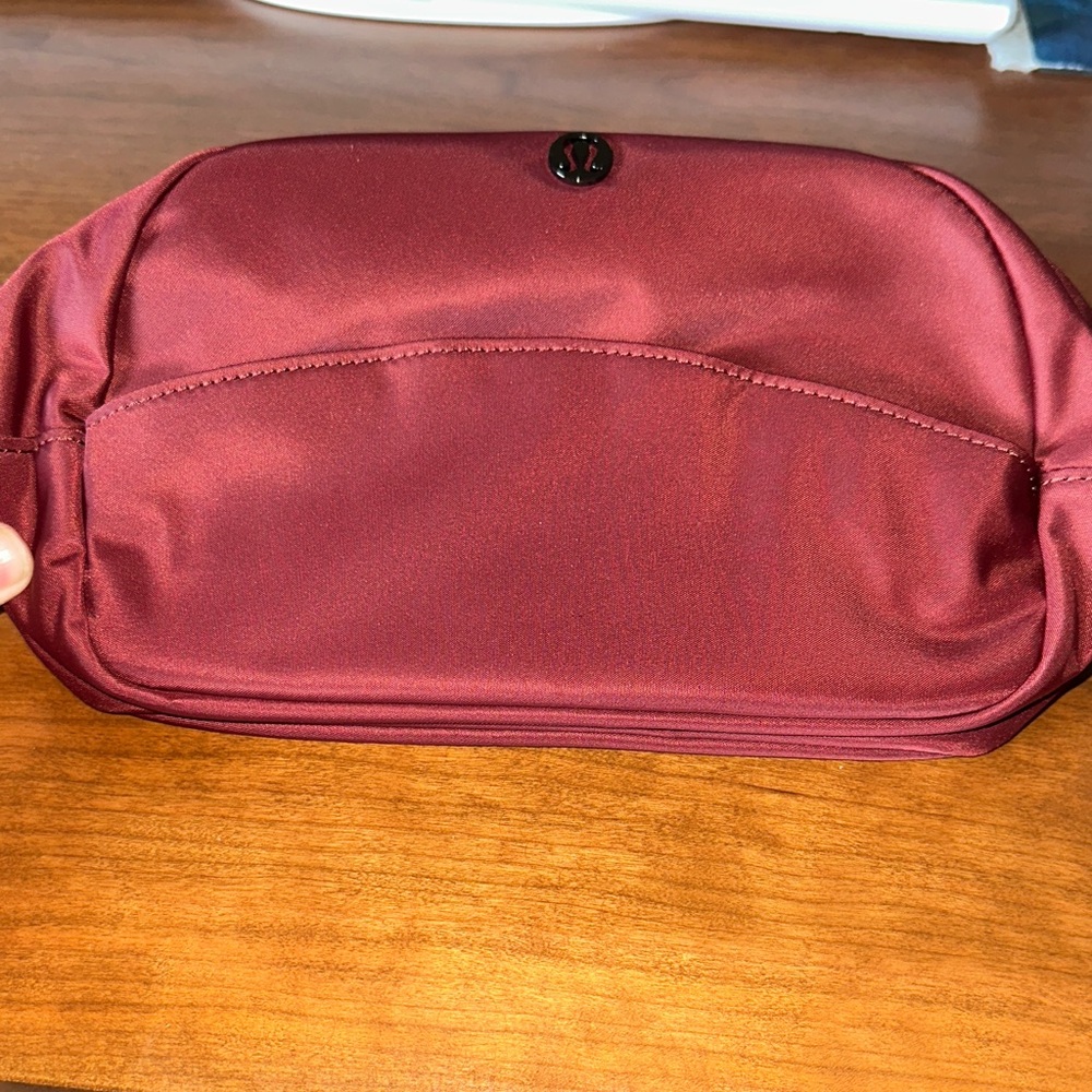 lululemon athletica City Essentials Pouch in Burgundy/Rockwood NWT - Picture 5 of 13